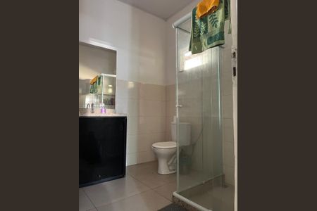 Banheiro de casa à venda com 2 quartos, 90m² em São Domingos, Niterói