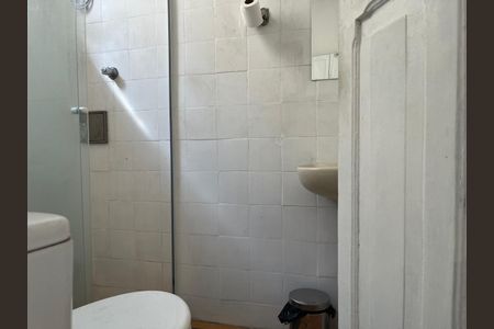 Banheiro de casa à venda com 2 quartos, 90m² em São Domingos, Niterói