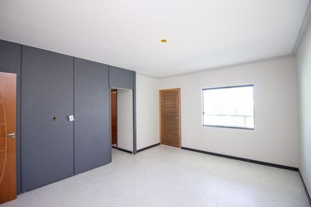 Casa à venda com 240m², 4 quartos e 2 vagasQuarto Suíte