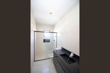 Casa à venda com 240m², 4 quartos e 2 vagasBanheiro da Suíte