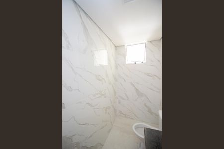 Casa à venda com 240m², 4 quartos e 2 vagasLavabo