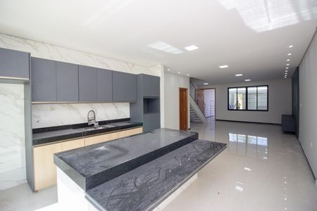 Casa à venda com 240m², 4 quartos e 2 vagasCozinha e Área de Serviço