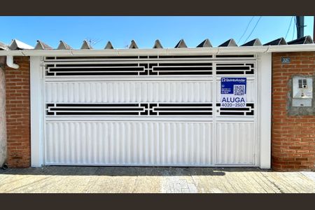 Casa para alugar com 125m², 2 quartos e 2 vagasPlaca instalada na fachada do imóvel 