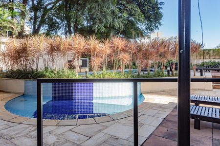 Apartamento à venda com 90m², 4 quartos e 2 vagas Apartamento à venda com 90m², 4 quartos e 2 vagasÁrea comum - Piscina