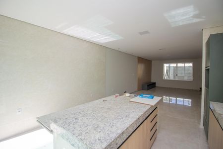 Casa à venda com 240m², 4 quartos e 2 vagasCozinha e Área de Serviço