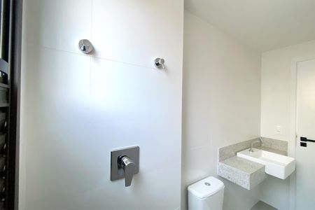 Apartamento à venda com 77m², 3 quartos e 2 vagasBanheiro da Suíte 1