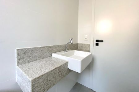 Apartamento à venda com 77m², 3 quartos e 2 vagasBanheiro da Suíte 1