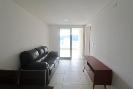 Sala de apartamento para alugar com 2 quartos, 69m² em Jardim Virginia, Guarujá