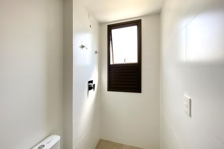 Apartamento à venda com 63m², 3 quartos e 2 vagas Apartamento à venda com 63m², 3 quartos e 2 vagasBanheiro das Semi suites