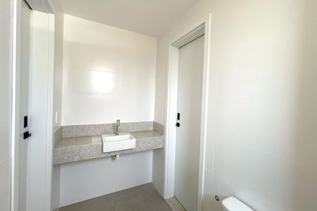 Apartamento à venda com 63m², 3 quartos e 2 vagas Apartamento à venda com 63m², 3 quartos e 2 vagasBanheiro das Semi suites