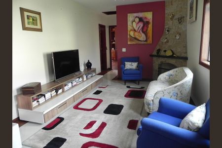 Casa à venda com 450m², 4 quartos e 5 vagasFoto 02
