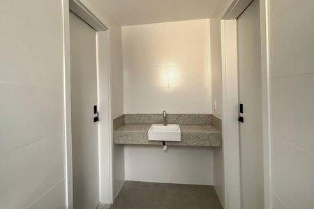 Apartamento à venda com 77m², 3 quartos e 2 vagasBanheiro das Semisuites