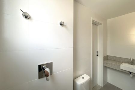 Apartamento à venda com 77m², 3 quartos e 2 vagasBanheiro das Semisuites