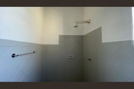 Banheiro de apartamento para alugar com 1 quarto, 30m² em Jardim Carioca, Rio de Janeiro