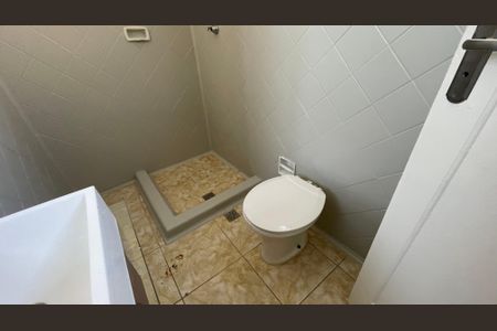 Banheiro de apartamento para alugar com 1 quarto, 30m² em Jardim Carioca, Rio de Janeiro