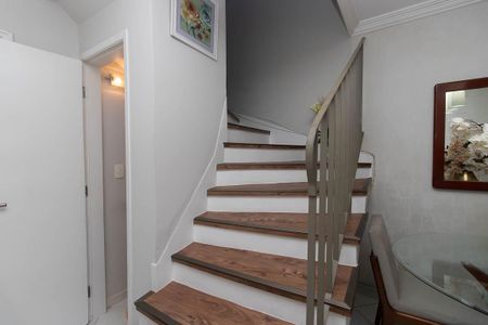 Escada de casa à venda com 2 quartos, 120m² em Vila Irmaos Arnoni, São Paulo