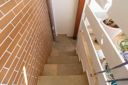 Casa à venda com 120m², 2 quartos e 1 vagaEscada de Entrada