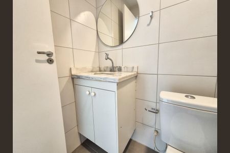Banheiro de kitnet/studio para alugar com 1 quarto, 21m² em República, São Paulo