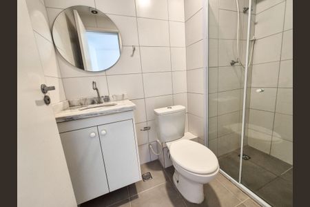 Banheiro de kitnet/studio para alugar com 1 quarto, 21m² em República, São Paulo