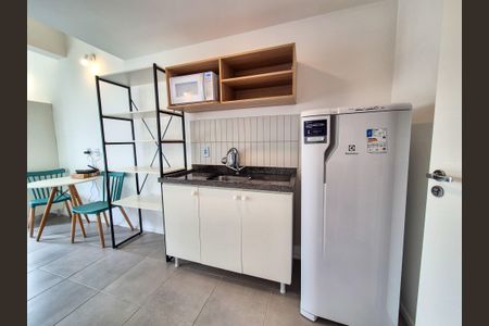 Cozinha de kitnet/studio para alugar com 1 quarto, 21m² em República, São Paulo