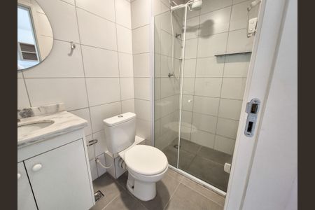 Banheiro de kitnet/studio para alugar com 1 quarto, 21m² em República, São Paulo