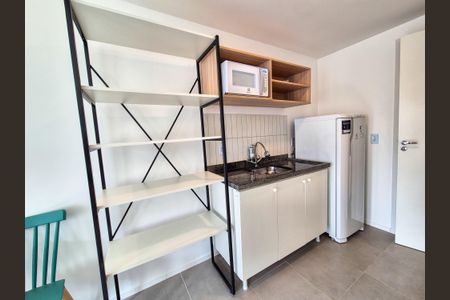 Cozinha de kitnet/studio para alugar com 1 quarto, 21m² em República, São Paulo