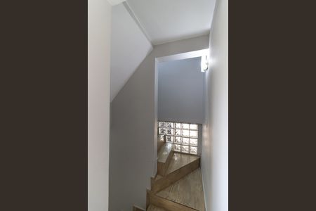 Casa de condomínio à venda com 75m², 2 quartos e 1 vaga Casa de condomínio à venda com 75m², 2 quartos e 1 vagaEscada