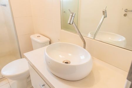 Apartamento à venda com 76m², 2 quartos e 2 vagasBanheiro da Suíte
