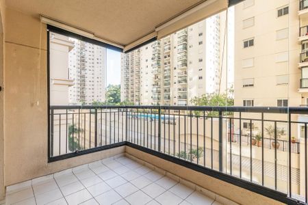 Sala de apartamento para alugar com 2 quartos, 76m² em Jardim Tupanci, Barueri