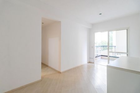 Sala de apartamento para alugar com 2 quartos, 76m² em Jardim Tupanci, Barueri