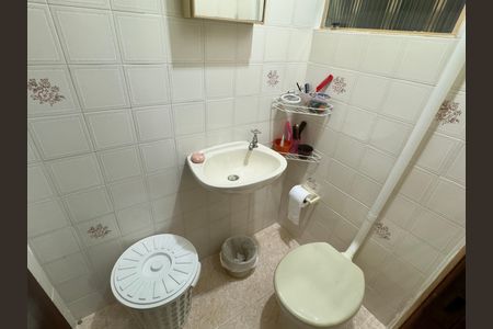 Casa à venda com 150m², 3 quartos e 2 vagas Casa à venda com 150m², 3 quartos e 2 vagasBanheiro 2