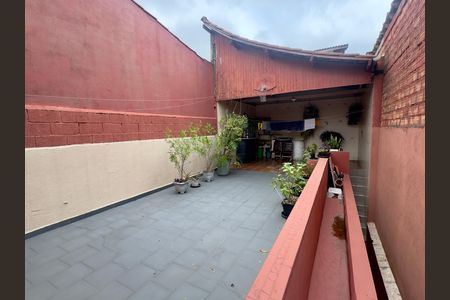 Casa à venda com 150m², 3 quartos e 2 vagas Casa à venda com 150m², 3 quartos e 2 vagasQuintal