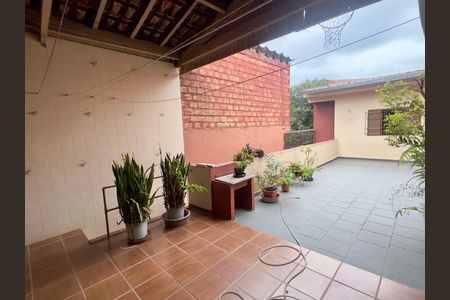 Casa à venda com 150m², 3 quartos e 2 vagas Casa à venda com 150m², 3 quartos e 2 vagasQuintal
