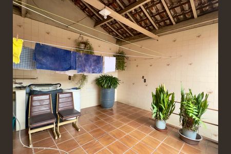 Casa à venda com 150m², 3 quartos e 2 vagas Casa à venda com 150m², 3 quartos e 2 vagasÁrea de Serviço