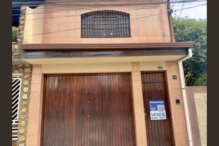 Casa à venda com 150m², 3 quartos e 2 vagas Casa à venda com 150m², 3 quartos e 2 vagasPlaca instalada na fachada do imóvel