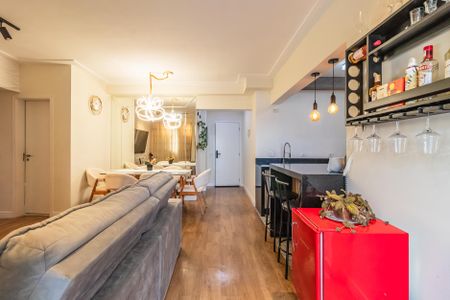 Sala de apartamento à venda com 2 quartos, 74m² em Jardim Tupanci, Barueri