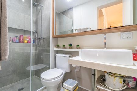 Apartamento à venda com 74m², 2 quartos e 1 vaga Apartamento à venda com 74m², 2 quartos e 1 vagaBanheiro Social