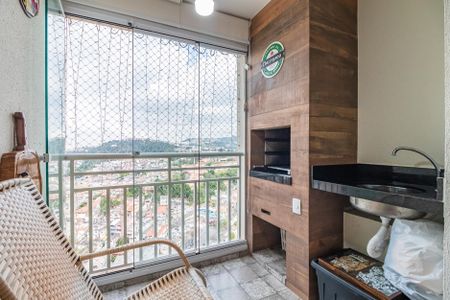 Sala de apartamento à venda com 2 quartos, 74m² em Jardim Tupanci, Barueri
