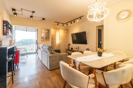Sala de apartamento à venda com 2 quartos, 74m² em Jardim Tupanci, Barueri