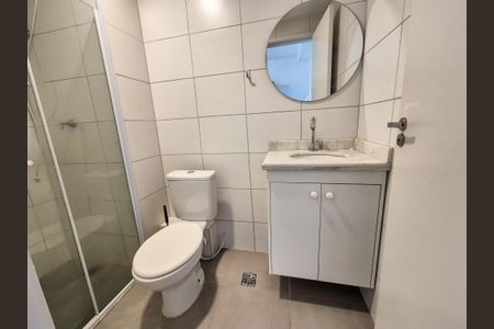 Banheiro de kitnet/studio para alugar com 1 quarto, 21m² em República, São Paulo