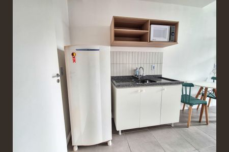 Cozinha de kitnet/studio para alugar com 1 quarto, 21m² em República, São Paulo