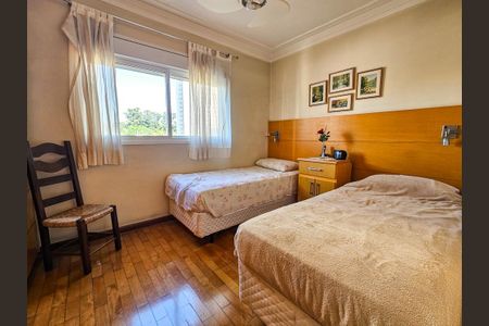 Apartamento à venda com 104m², 4 quartos e 2 vagas Apartamento à venda com 104m², 4 quartos e 2 vagasSuíte