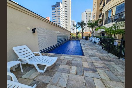 Apartamento à venda com 104m², 4 quartos e 2 vagas Apartamento à venda com 104m², 4 quartos e 2 vagasÁrea comum - Piscina