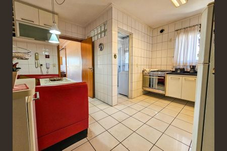 Apartamento à venda com 104m², 4 quartos e 2 vagas Apartamento à venda com 104m², 4 quartos e 2 vagasCozinha