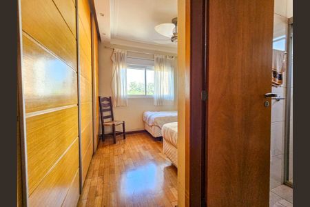 Apartamento à venda com 104m², 4 quartos e 2 vagas Apartamento à venda com 104m², 4 quartos e 2 vagasSuíte