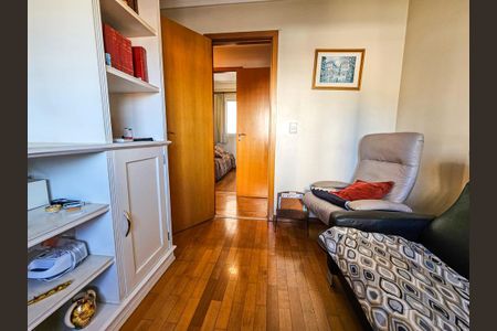 Apartamento à venda com 104m², 4 quartos e 2 vagas Apartamento à venda com 104m², 4 quartos e 2 vagasQuarto 2