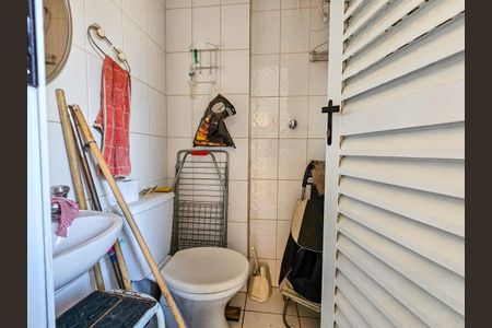 Apartamento à venda com 104m², 4 quartos e 2 vagas Apartamento à venda com 104m², 4 quartos e 2 vagasBanheiro de serviço