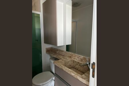 Banheiro de apartamento à venda com 3 quartos, 70m² em Parque Assuncao, Taboão da Serra