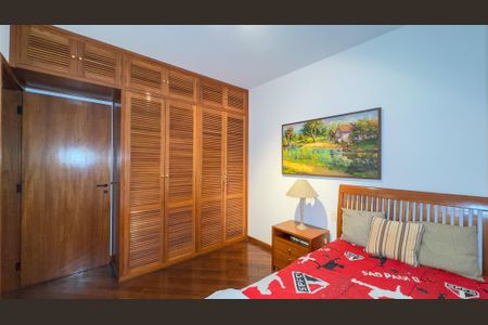Apartamento à venda com 178m², 3 quartos e 3 vagas Apartamento à venda com 178m², 3 quartos e 3 vagasQuarto 2 - Suíte