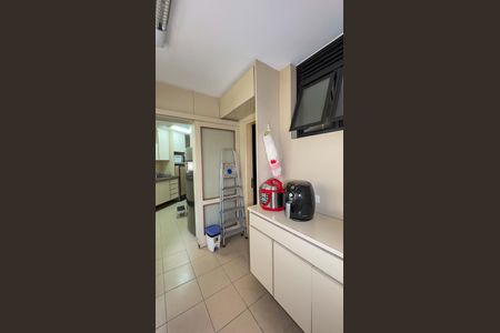 Apartamento à venda com 178m², 3 quartos e 3 vagas Apartamento à venda com 178m², 3 quartos e 3 vagasÁrea de Serviço